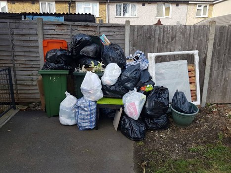 Business waste removal team in Thornton Heath